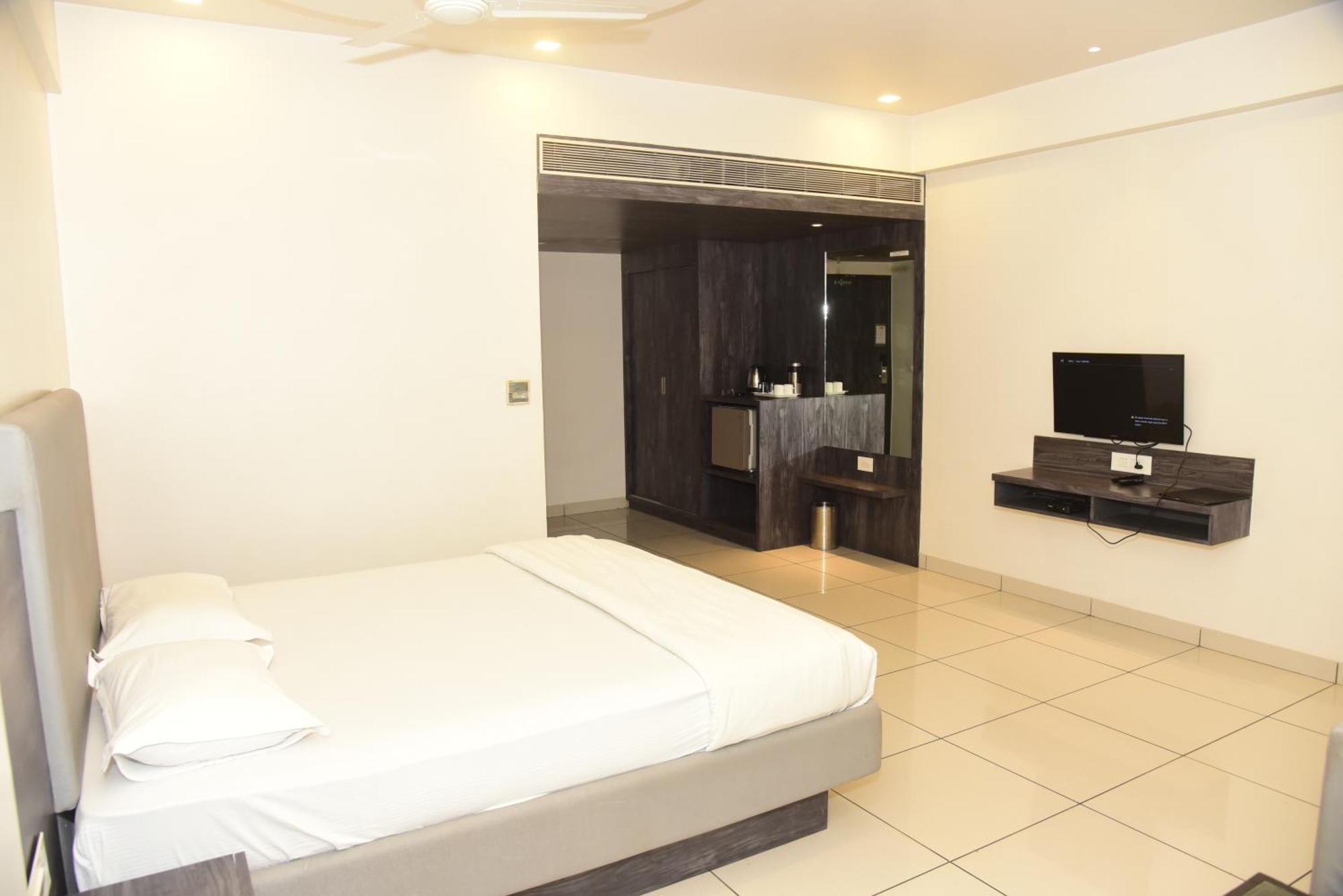 Srijan Inn อาบูโรด ภายนอก รูปภาพ